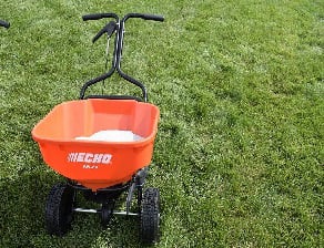 Lawn fertilization - Early Spring Fertilizer Application  (April/May)